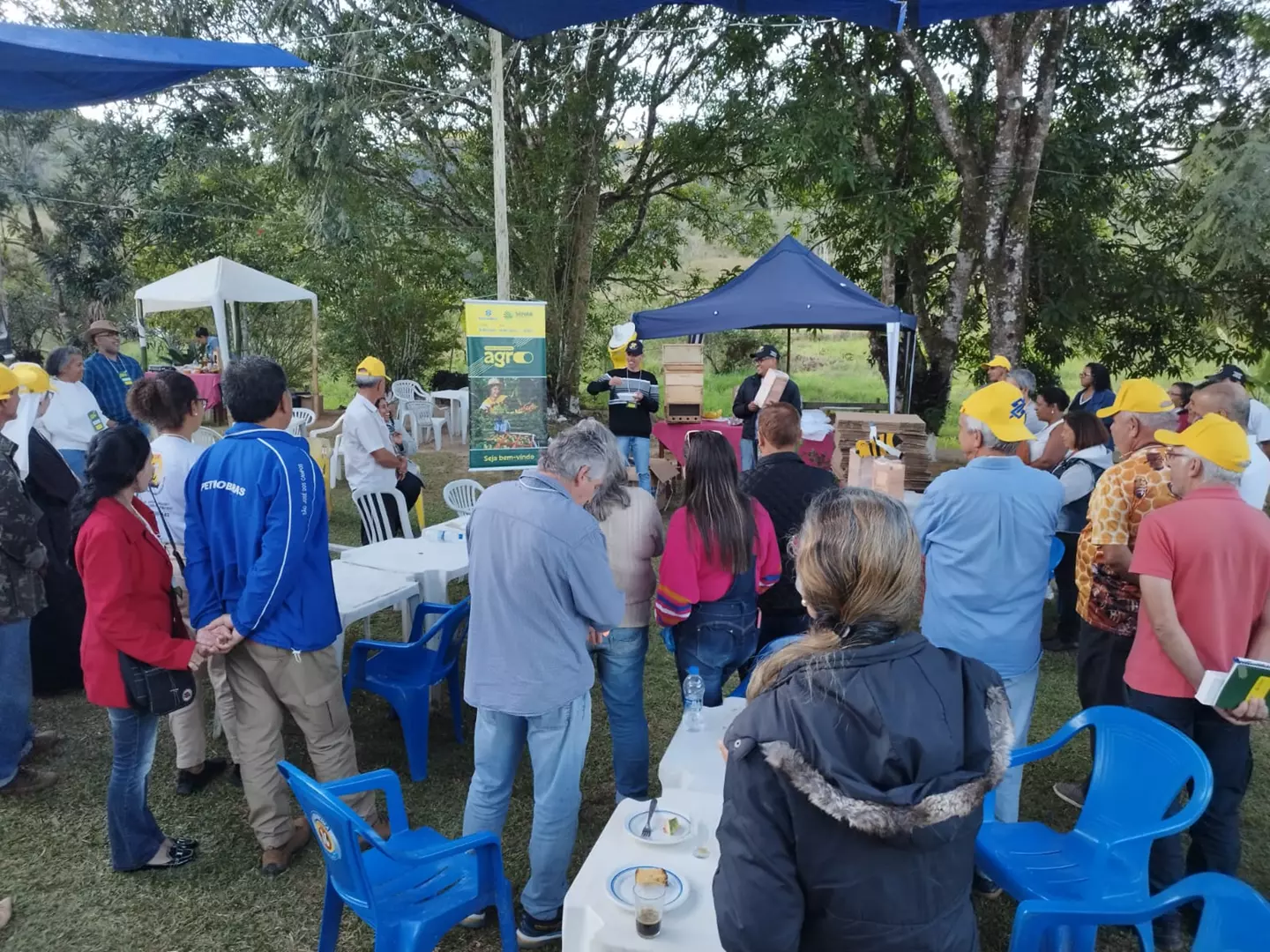 Apis Dumont participa do 3º Encontro de Apicultores e Meliponicultores